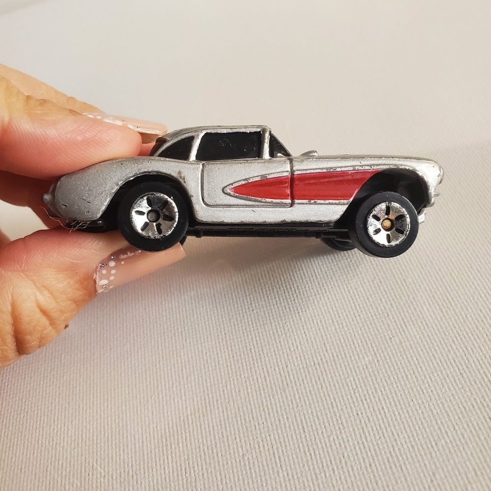Maisto "57 Chevrolet Corvette" Toy Car - Picture 5 of 7